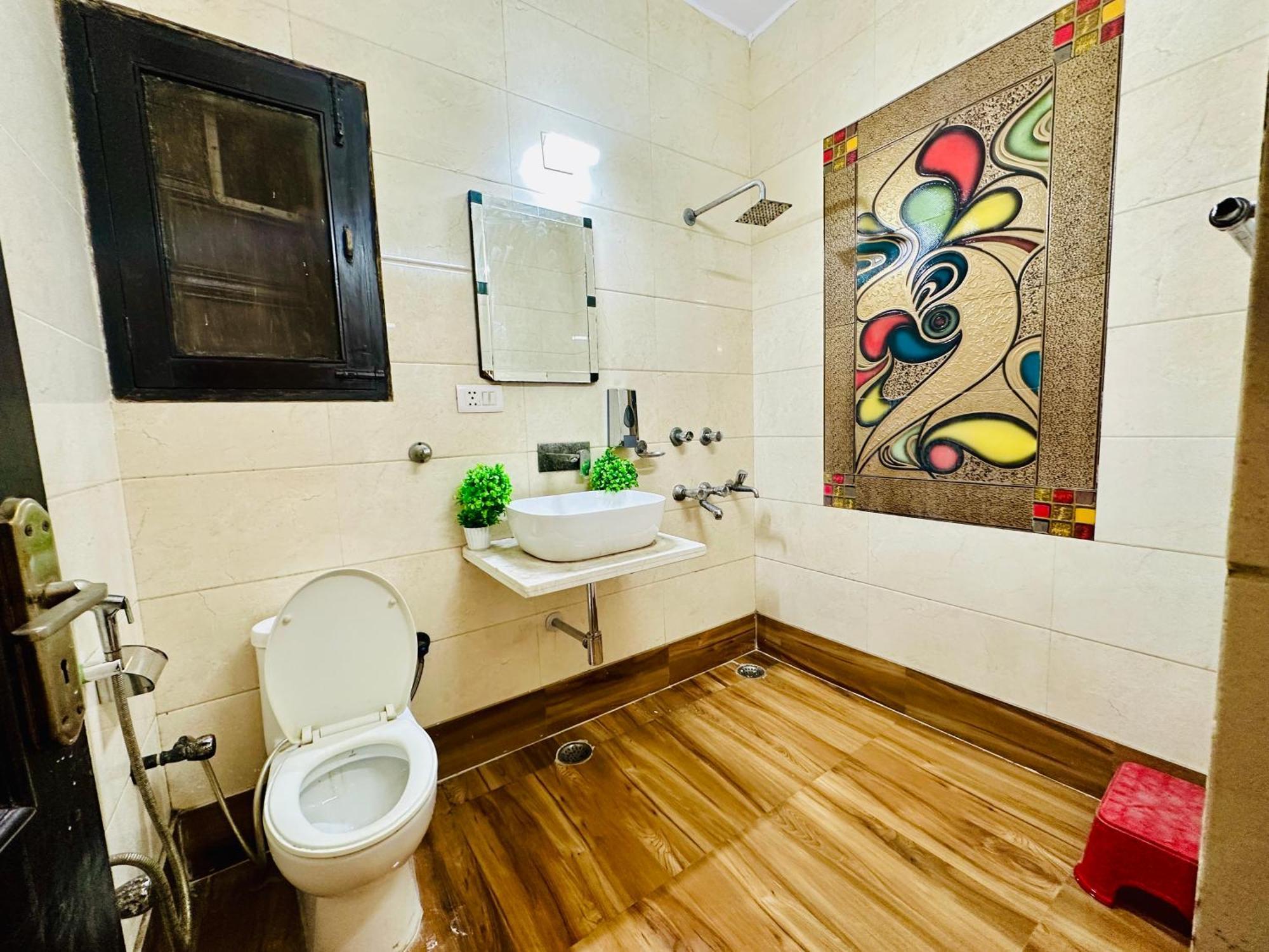 The White Scent-Near Noida Sector 18 Metro Hotel Exterior foto