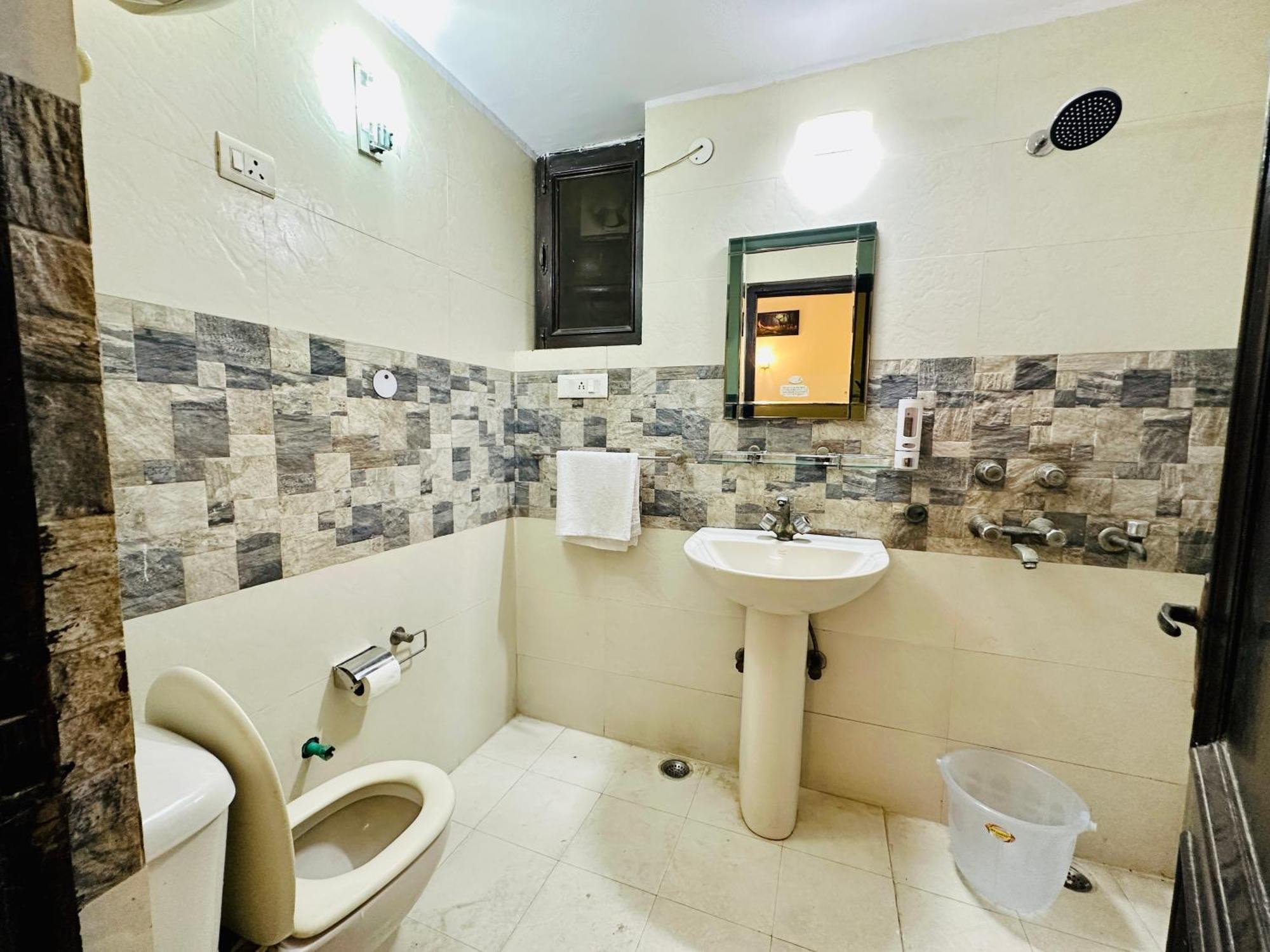The White Scent-Near Noida Sector 18 Metro Hotel Exterior foto