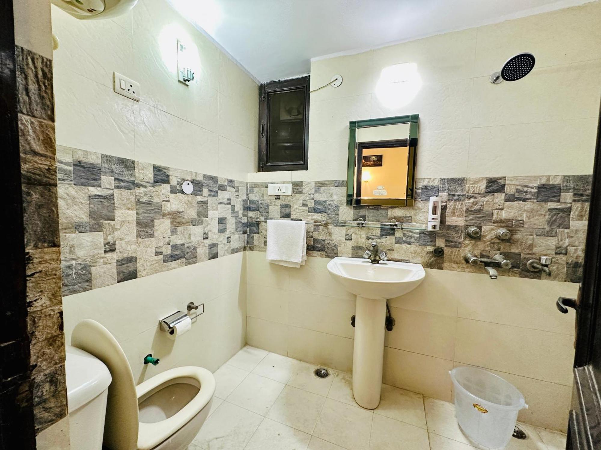 The White Scent-Near Noida Sector 18 Metro Hotel Exterior foto