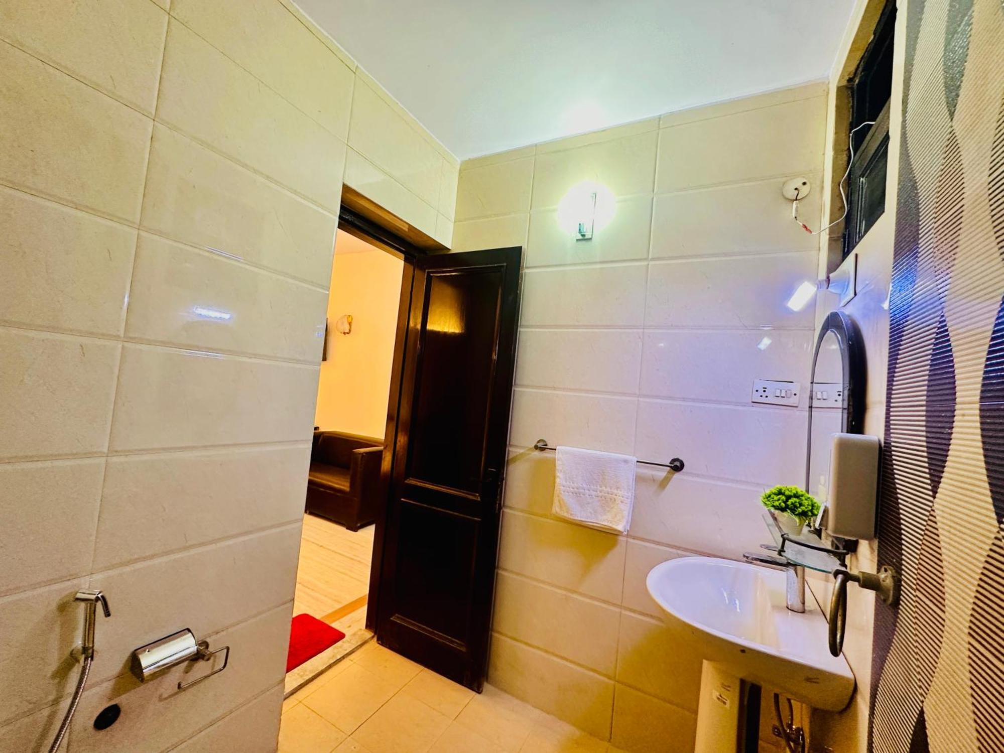 The White Scent-Near Noida Sector 18 Metro Hotel Exterior foto