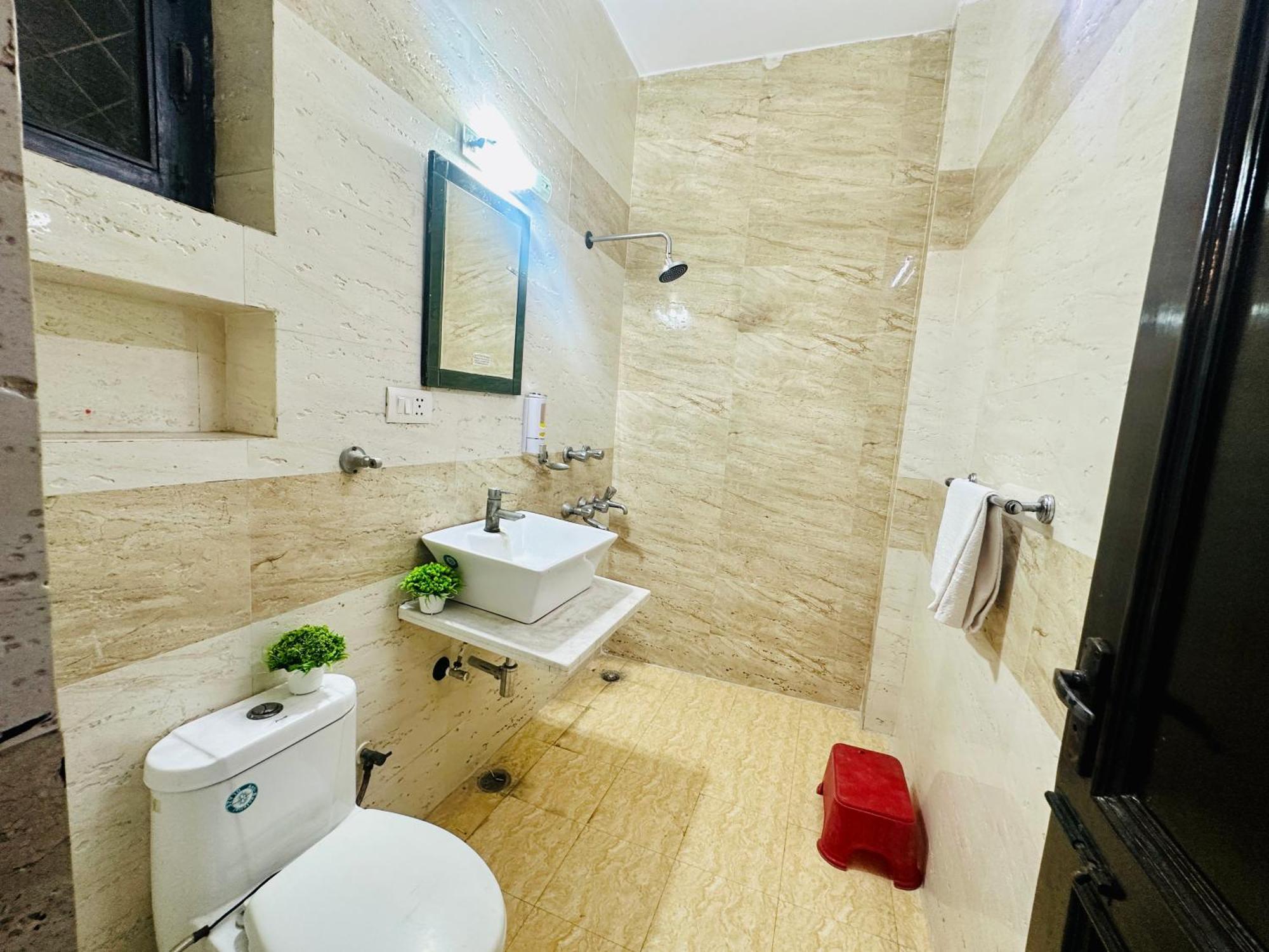 The White Scent-Near Noida Sector 18 Metro Hotel Exterior foto